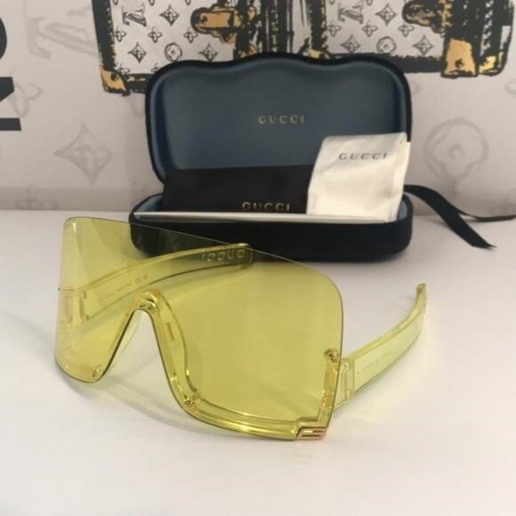 New Authentic Gucci GG1631S 009 Yellow Shield Sunglasses – Oversized Unisex - Picture 4 of 11
